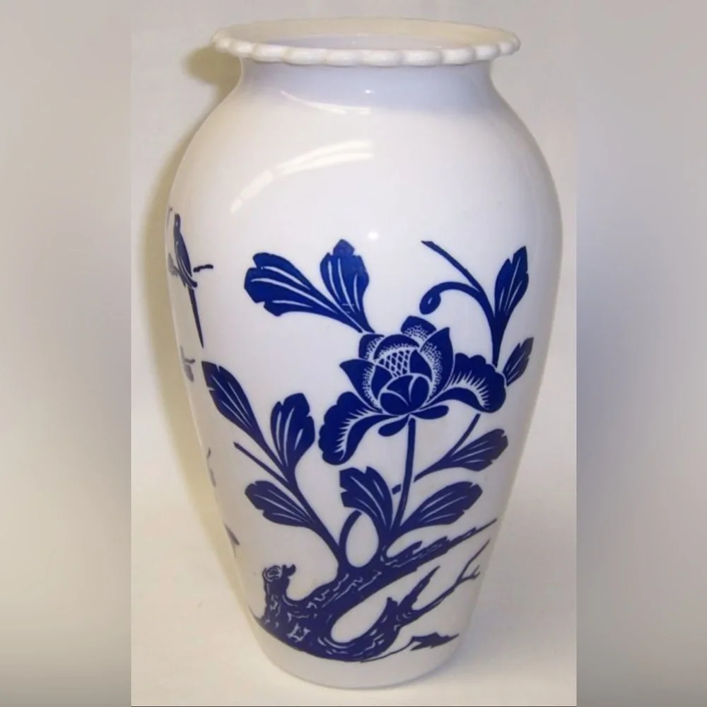 VTG 1940s White & Blue Anchor Hocking Vitrock Milk Glass
Flowers Birds EUC - Picture 6 of 13